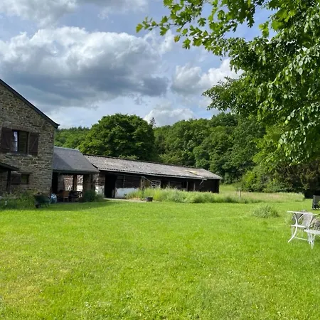 Les Ecuries De Lesse Homestay *