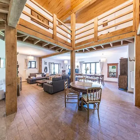 Les Ecuries De Lesse *