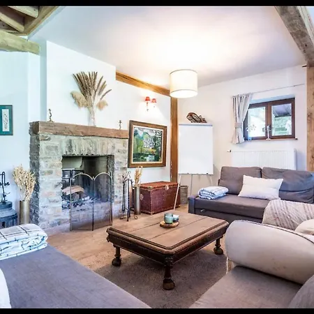 Les Ecuries De Lesse Homestay