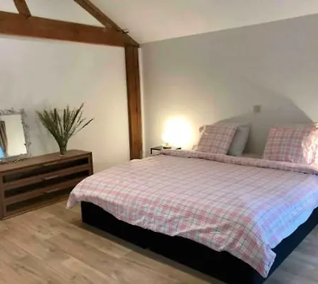 Les Ecuries De Lesse Homestay *